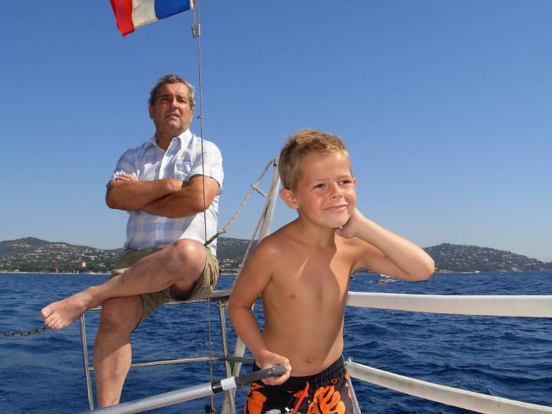 2008-08-04_Lucas_a_la_barre_et_Papyves.JPG